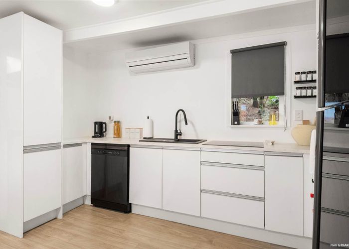  at 160 Laingholm Drive, Laingholm, Waitakere City, Auckland