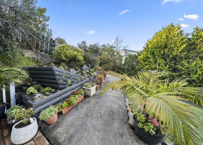  at 33 Westhaven Drive, Tawa, Wellington