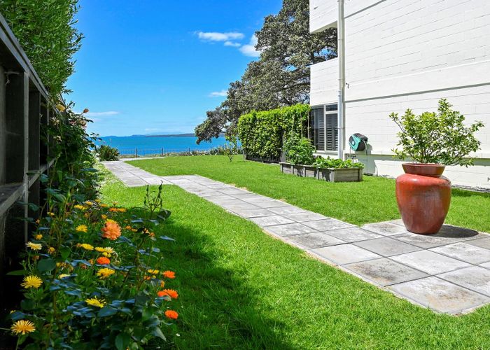  at 2/21 Clifton Road, Hauraki, Auckland