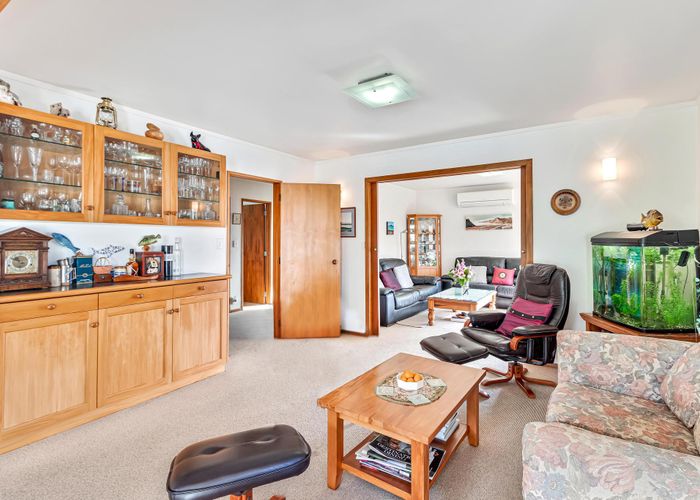  at 2/17 Harrybrook Road, Green Bay, Auckland
