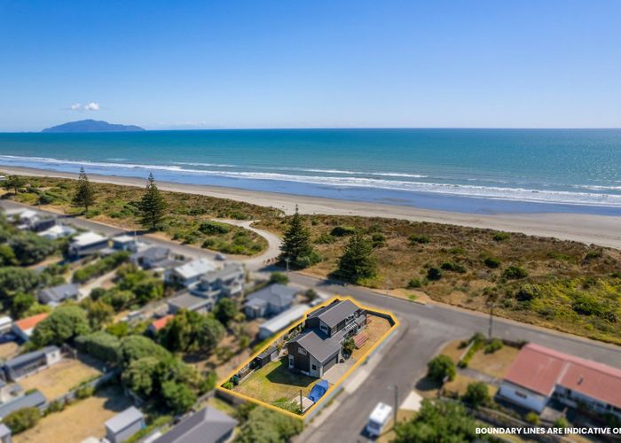  at 2 Kowhai Street, Otaki Beach, Kapiti Coast, Wellington