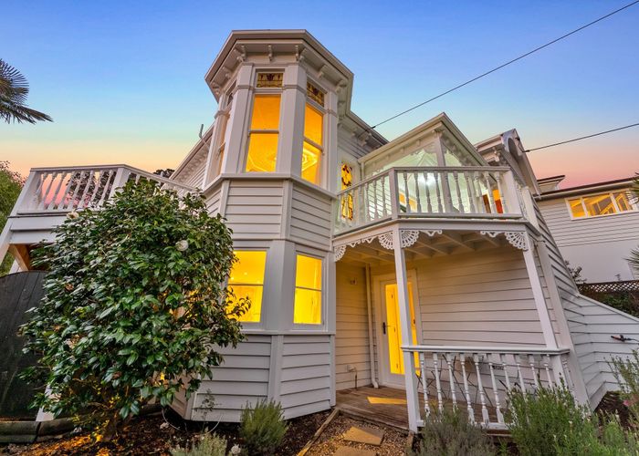  at 4 Hinemoa Terrace, Birkenhead, North Shore City, Auckland
