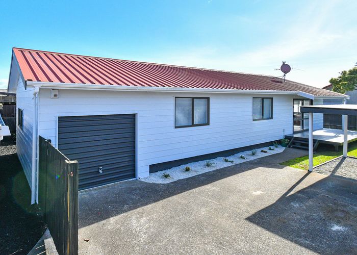  at 2/32 Atkinson Avenue, Papatoetoe, Auckland