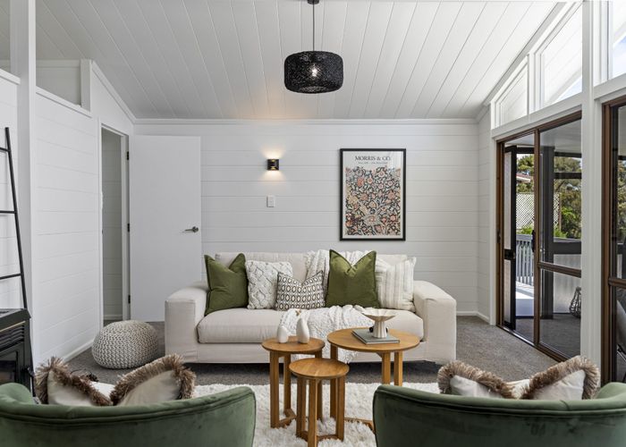 at 52 Valley View Road, Glenfield, Auckland