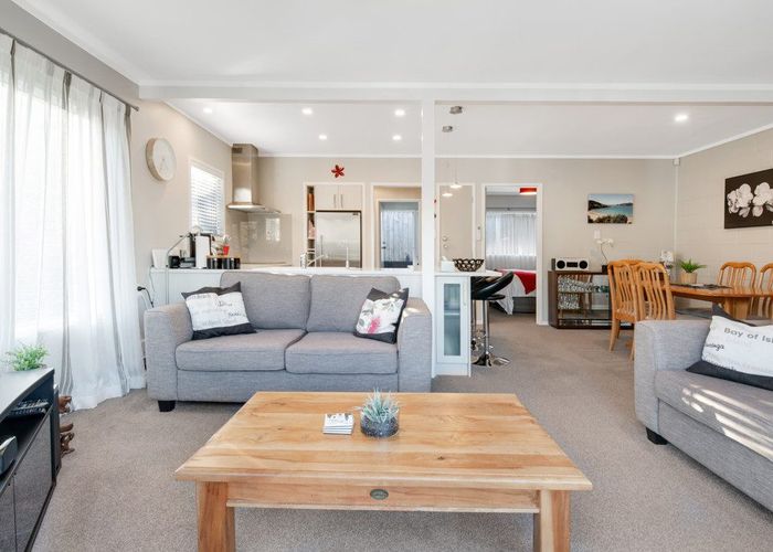  at 1/25 Orion Place, Hillcrest, Auckland
