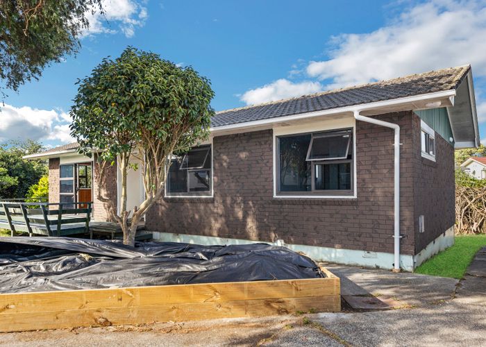  at 16 Ulay Place, Clover Park, Auckland