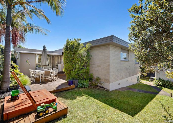 at 4 Olena Avenue, Sunnyhills, Manukau City, Auckland