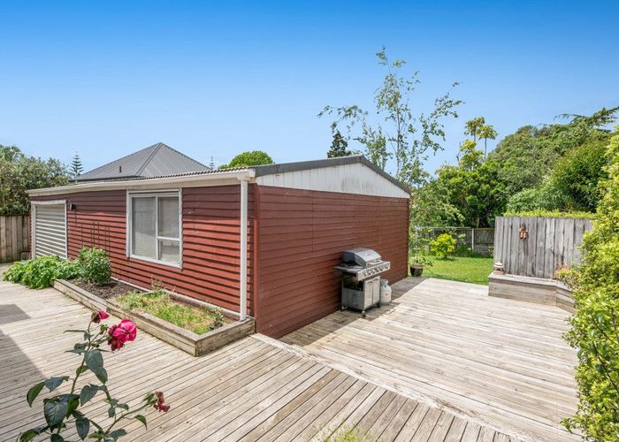  at 5 Normanton Street, Glenfield, Auckland