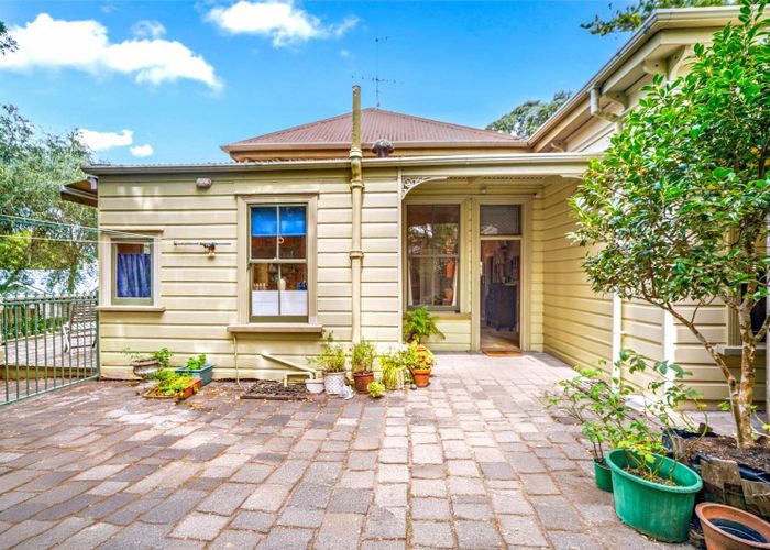  at 12 Bridge View Road, Birkenhead, North Shore City, Auckland