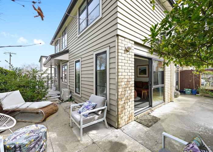  at 1/25 Albert Street, Hamilton East, Hamilton