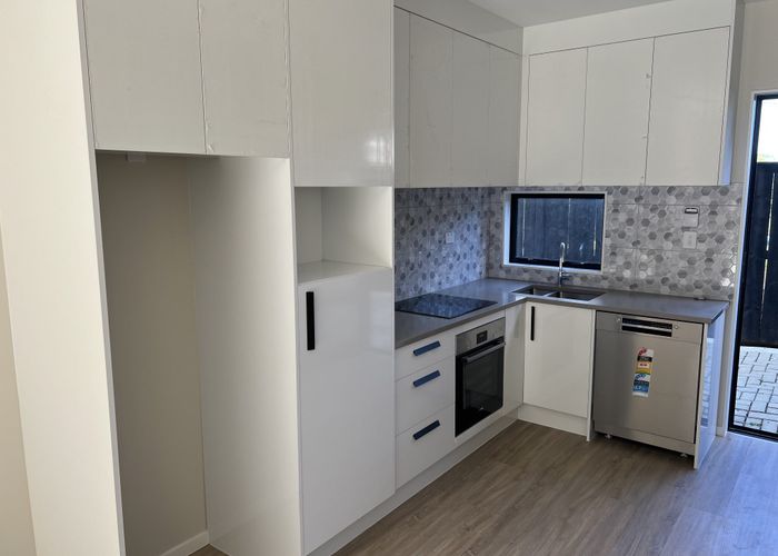  at 6/80 Ruawai Road, Mount Wellington, Auckland