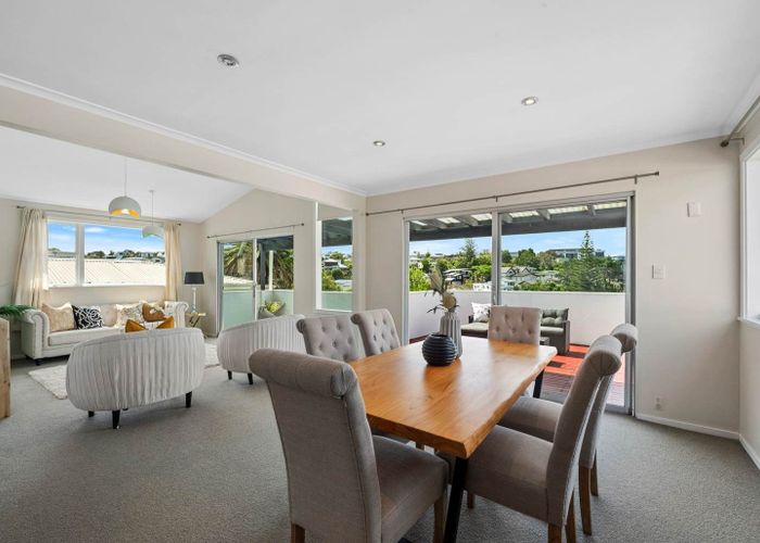  at 1/52 Beulah Avenue, Rothesay Bay, North Shore City, Auckland