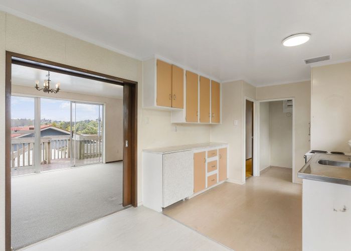  at 51 Easton Park Parade, Glenfield, North Shore City, Auckland