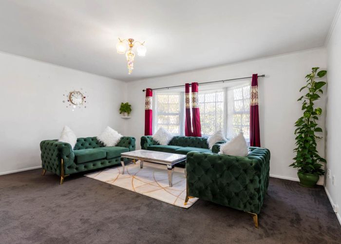  at 9 Riverpark Crescent, Henderson, Waitakere City, Auckland