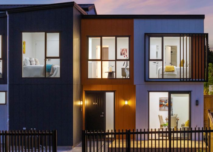  at 9B & 9C Liam Place, Half Moon Bay, Manukau City, Auckland