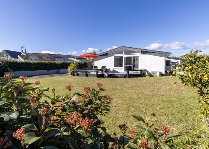  at 11 Hadfield Place, Paraparaumu Beach, Kapiti Coast, Wellington