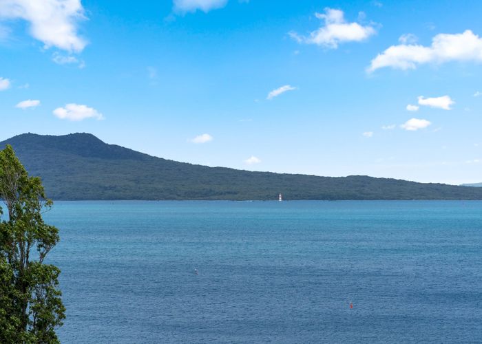  at 1/62 Beach Road, Castor Bay, Auckland