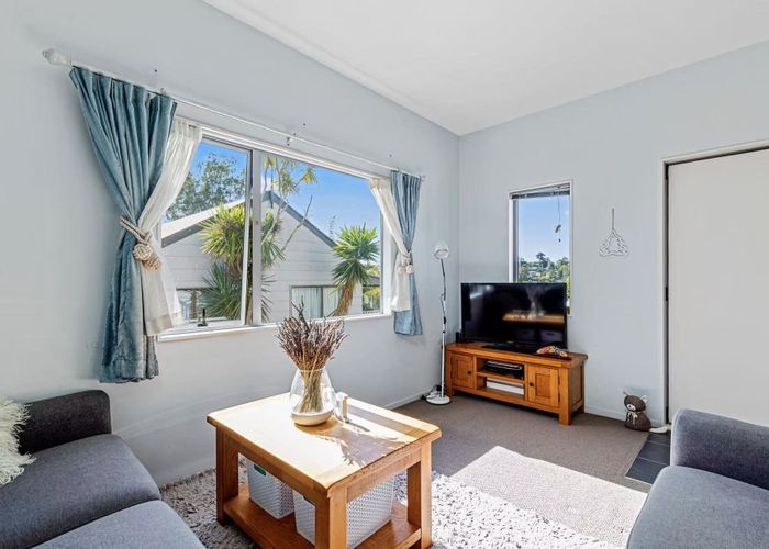  at 8A Foley Place, Torbay, North Shore City, Auckland