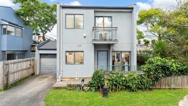  at 1 Sun Place, Henderson, Auckland