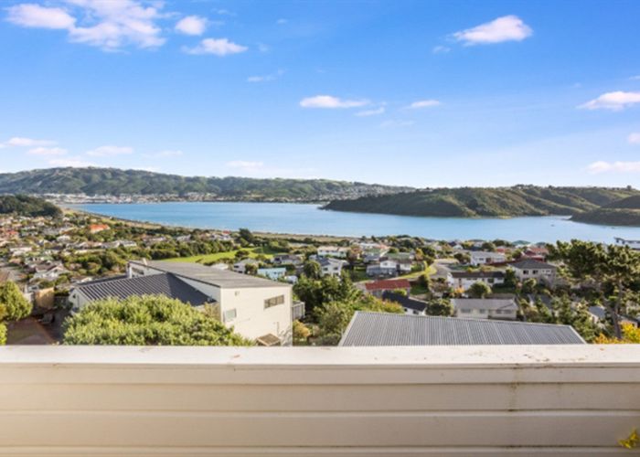  at 8 Moray Place, Papakowhai, Porirua