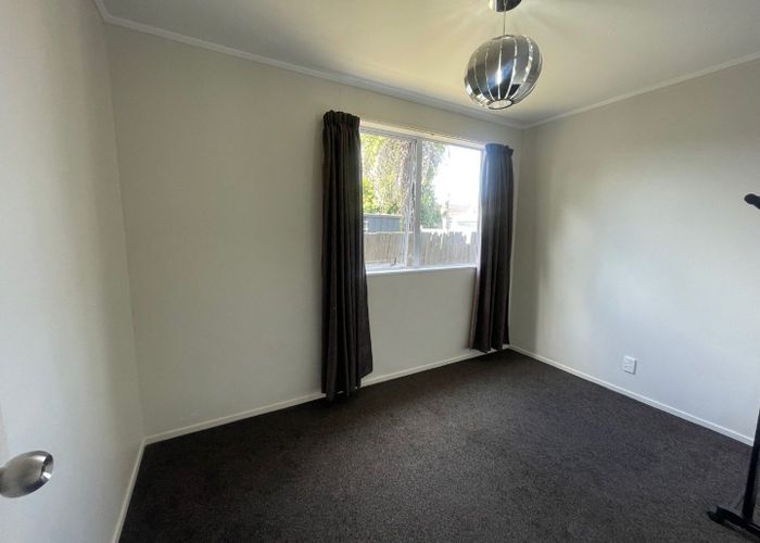  at 2/4 Silver Creek Road, Weymouth, Manukau City, Auckland