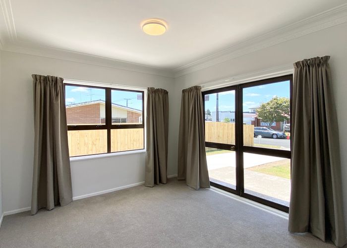  at 1 Buckingham Crescent, Manukau, Auckland