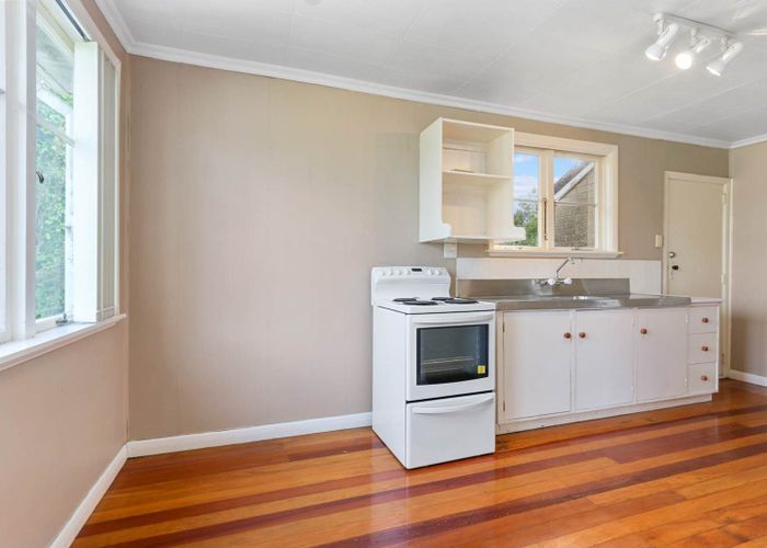  at 33 Captain Scott Road, Glen Eden, Waitakere City, Auckland