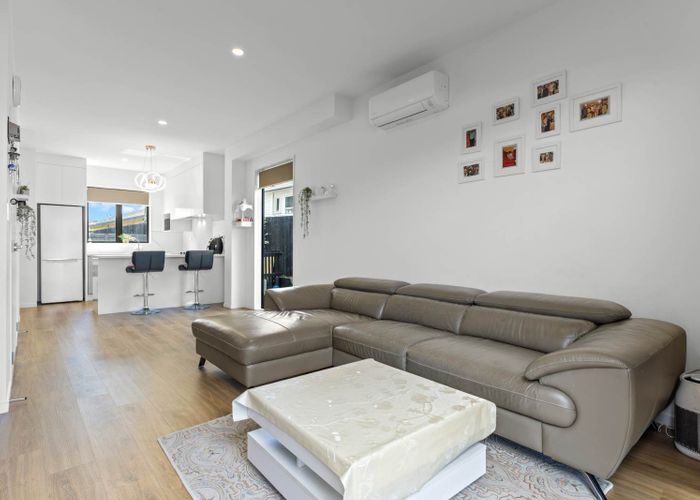  at 1/101 Botany Road, Botany Downs, Manukau City, Auckland