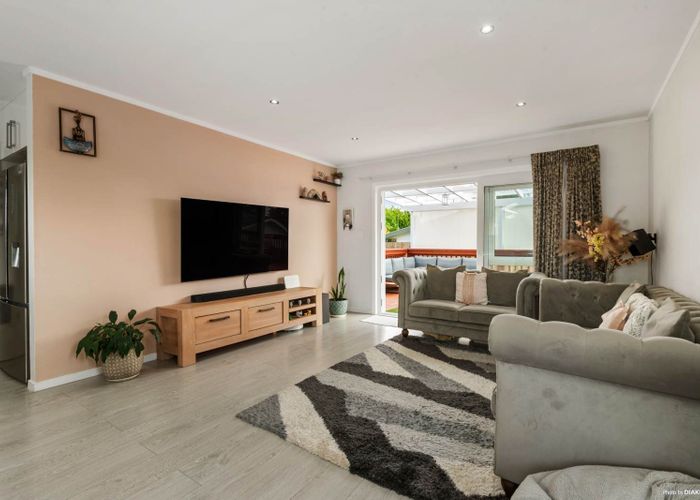  at 4/94 Lynwood Road, New Lynn, Waitakere City, Auckland