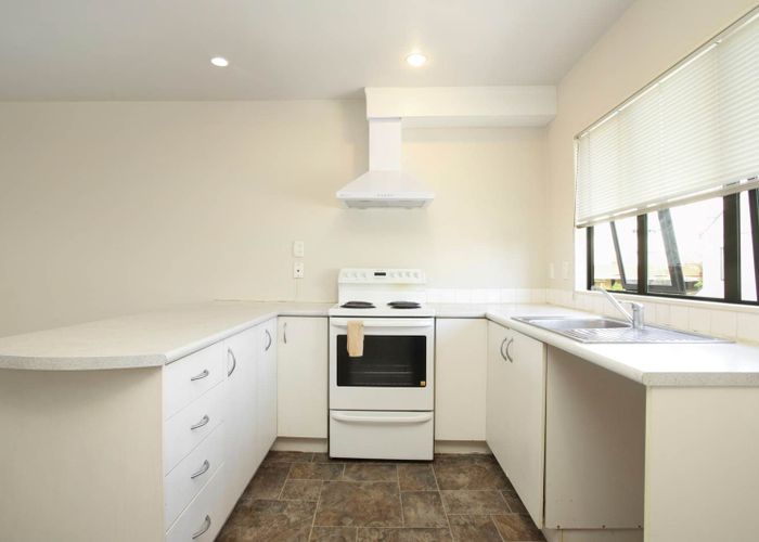  at 5/12 Ambrico Place, New Lynn, Waitakere City, Auckland