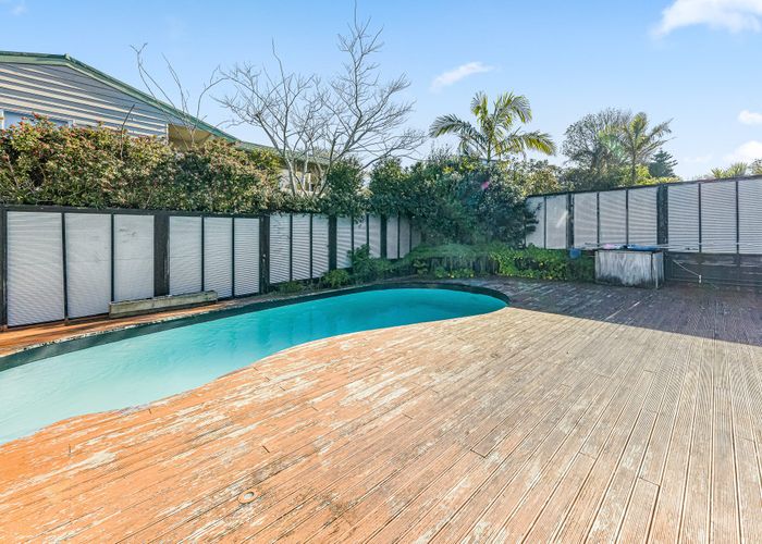  at 2 King Richard Place, Browns Bay, North Shore City, Auckland