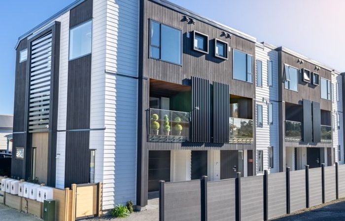  at 2/16 Mapau Road, Greenlane, Auckland