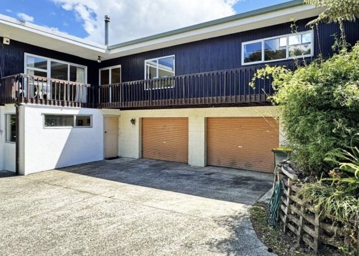  at 25 Porritt Avenue, Chatswood, Auckland