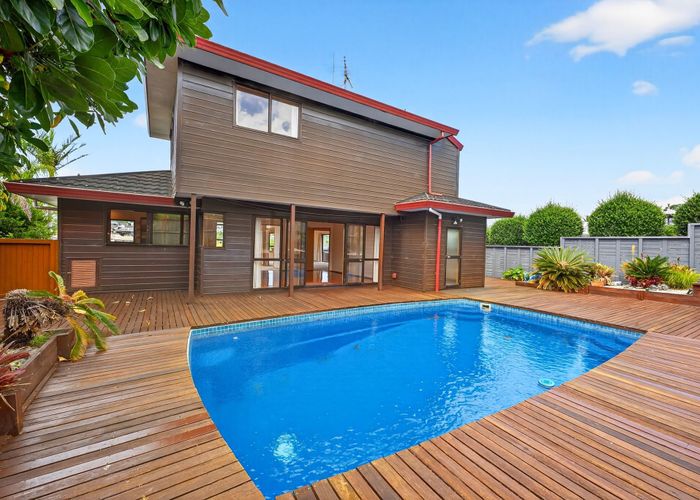  at 2/50 Masterton Road, Rothesay Bay, North Shore City, Auckland