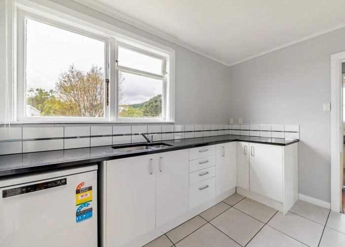  at 40 Bell Street, Tawa, Wellington