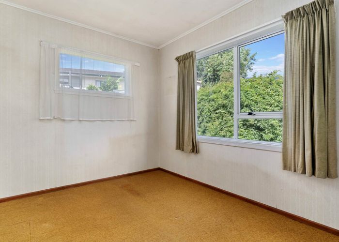  at 19 Sunnyfield Crescent, Glenfield, Auckland