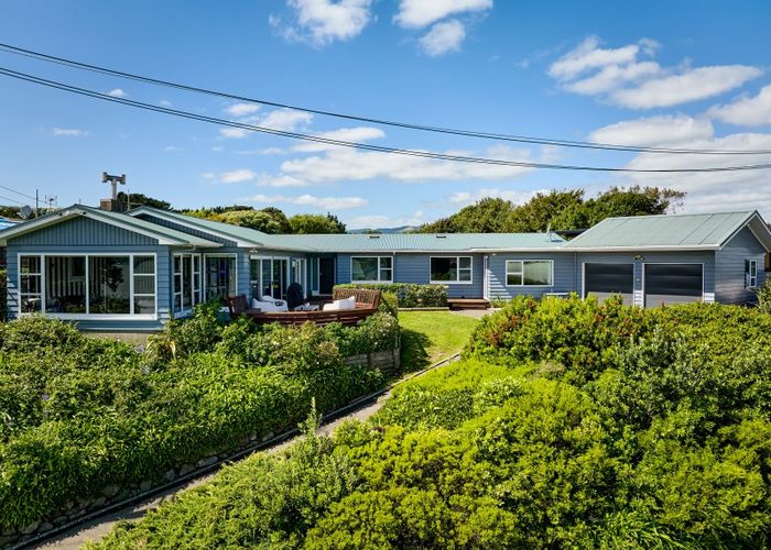  at 19 Motukaraka Point, Pauatahanui