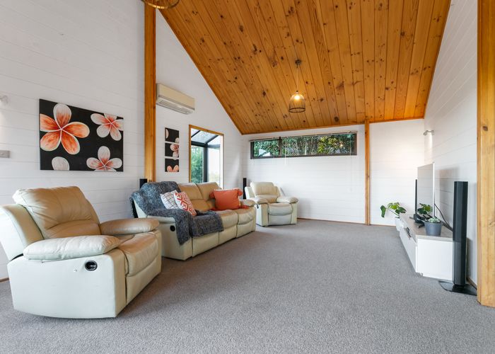  at 52 Rauhuia Crescent, Parau, Auckland