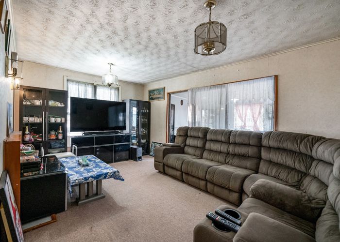  at 15 Mayflower Close, Mangere East, Auckland
