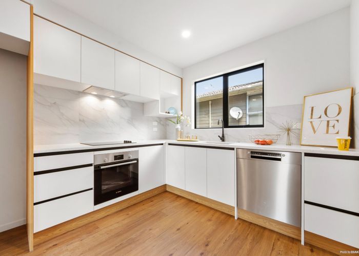  at 15/14 Hewlett Road, Massey, Waitakere City, Auckland