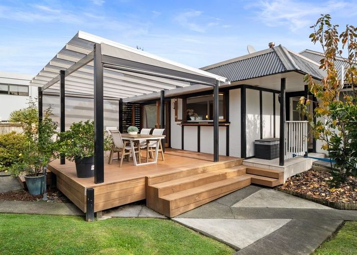  at 2/531 Beach Road, Murrays Bay, Auckland