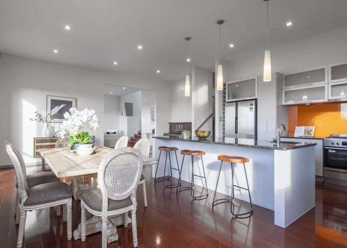  at 9 Mulu Place, Fairview Heights, North Shore City, Auckland