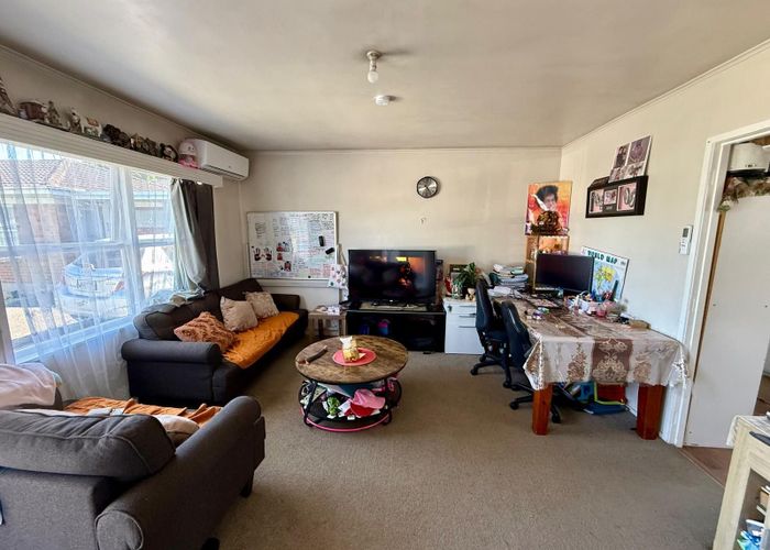  at 2/8 Hooker Place, Papatoetoe, Manukau City, Auckland