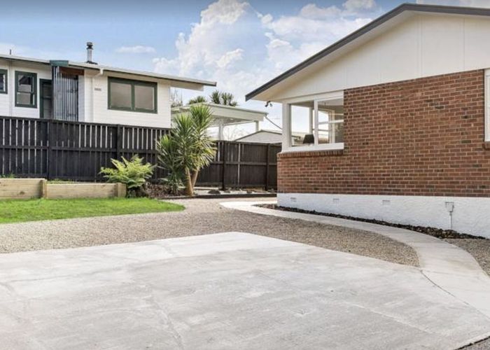  at 8 Aplin Place, Birkdale, Auckland