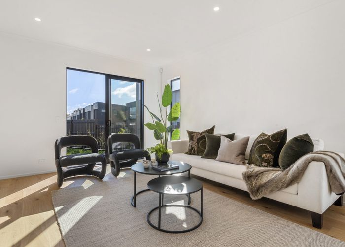  at 39 Te Aniwaniwa Terrace, Albany, Auckland