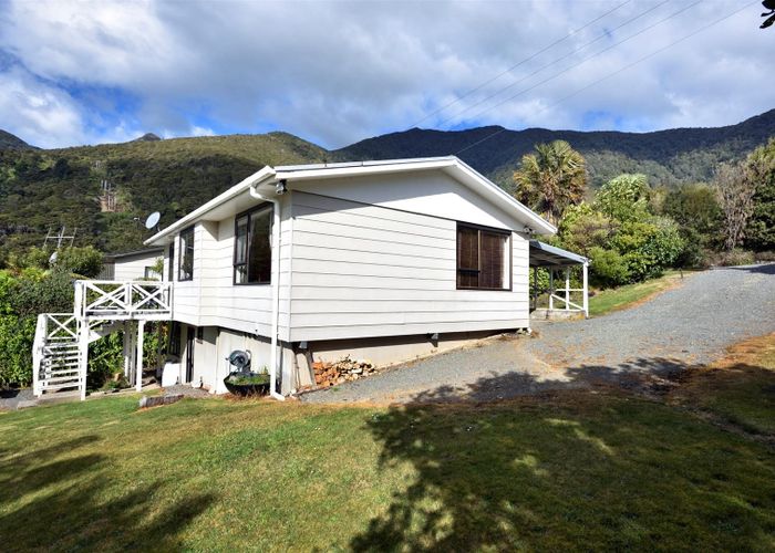  at 3 Field Terrace, Okiwi Bay, French Pass