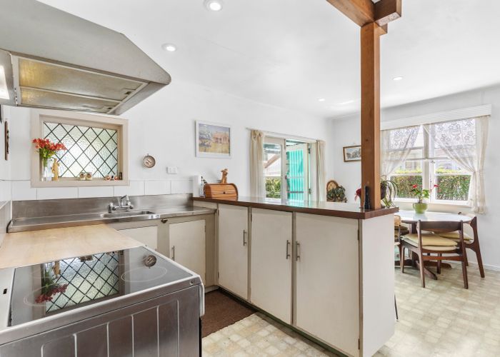  at 5 Tamatea Avenue, Point England, Auckland