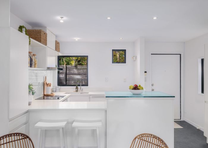  at 1/56 Hewitts Road, Merivale, Christchurch City, Canterbury