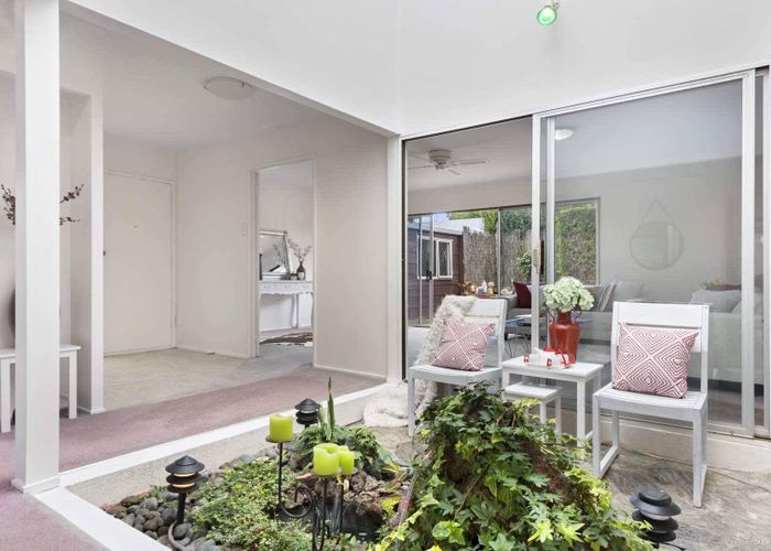  at 2/12 Imogene Way, Half Moon Bay, Auckland