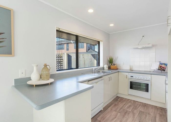  at 1/52 Millhouse Drive, Northpark, Auckland